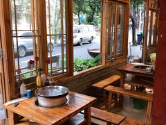 靠窗位-仔耳朵冷锅鱼蛙芋儿鸡(莲花东路店)