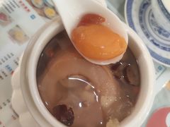 川贝枇杷炖原只雪梨-广信牛奶甜品世家(台东店)