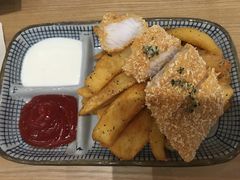 英式炸鱼配宽薯-HELLO 27 意面·沙拉·帕尼尼