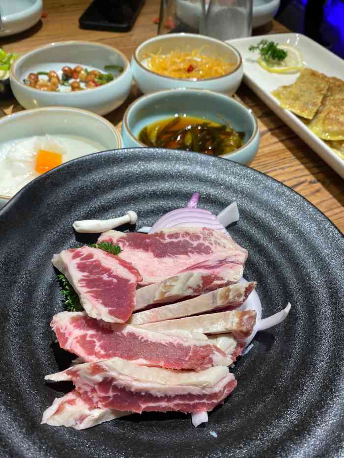 九田家黑牛烤肉料理(茂业天地店)-"烤肉很好吃,服务态度环境很干净