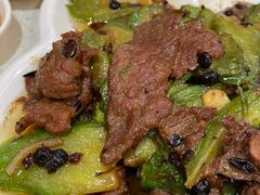 豉汁凉瓜炒牛肉-香港新发烧腊茶餐厅(水围店)