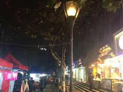 -吴山路夜市