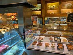 面包甜点陈列柜-丽都DELICATESSEN熟食店