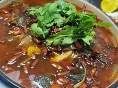 -六州府地锅鸡·农家菜·龙虾(未来科技城店)