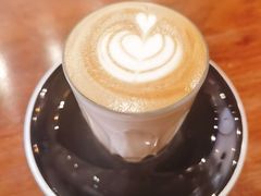 Flat&nbsp;white-black rainbow coffee