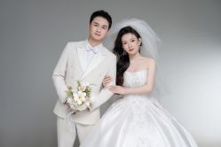 -雪中彩影婚纱摄影·微光艺术中心