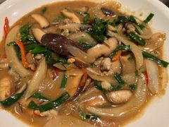 韭菜炒海蛎子-萨拉伯尔(燕莎友谊商城店)
