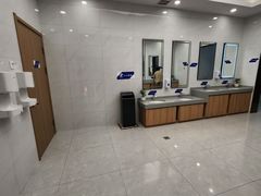 -辽河服务区-停车场