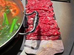 -伴山牛贵州黄牛肉火锅·苗疆非遗艺术餐厅(上海首店)
