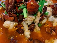 水煮牛蛙-华盛园卷子王农家菜水库鱼