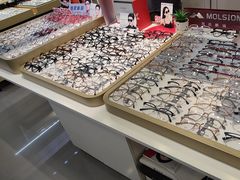 -美式眼镜·授权蔡司.依视路.尼康.豪雅.明月(人民广场店)