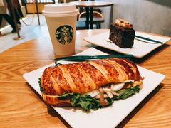 黑松露风味鸡扒可颂-星巴克臻选(北京世贸天阶店)