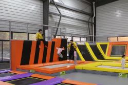 -趣玩空间蹦床乐园(临平旗舰店)