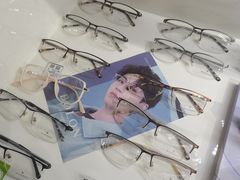-提一眼镜·蔡司·依视路(小寨店)