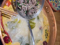 -洱火云南酸菜牛肉火锅(石景山当代商城店)