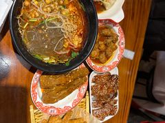 -爆炸头阿姨小四川正宗川味小吃(无任何分店)