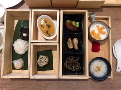 -乐领拈花溪·林涧食韵