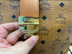 -爱革·洗衣改衣·洗鞋修鞋·洗包修包·奢侈品护理(宝地广场店)