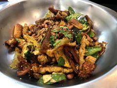 -愉肴麻辣香锅(中北镇店)
