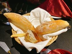 餐前面包配黄油-塞纳河法国餐厅(唐延路店)
