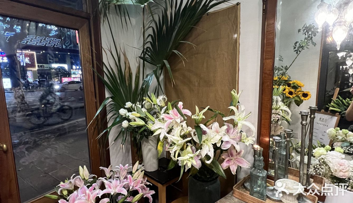 花园餐厅最美的还是小筑里神秘与浪漫