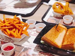 -The Habit Burger Grill 哈比特汉堡(复兴soho店)