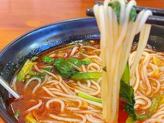 -爆炸头阿姨小四川正宗川味小吃(无任何分店)