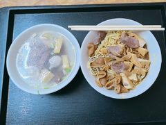 -松树干拌面店