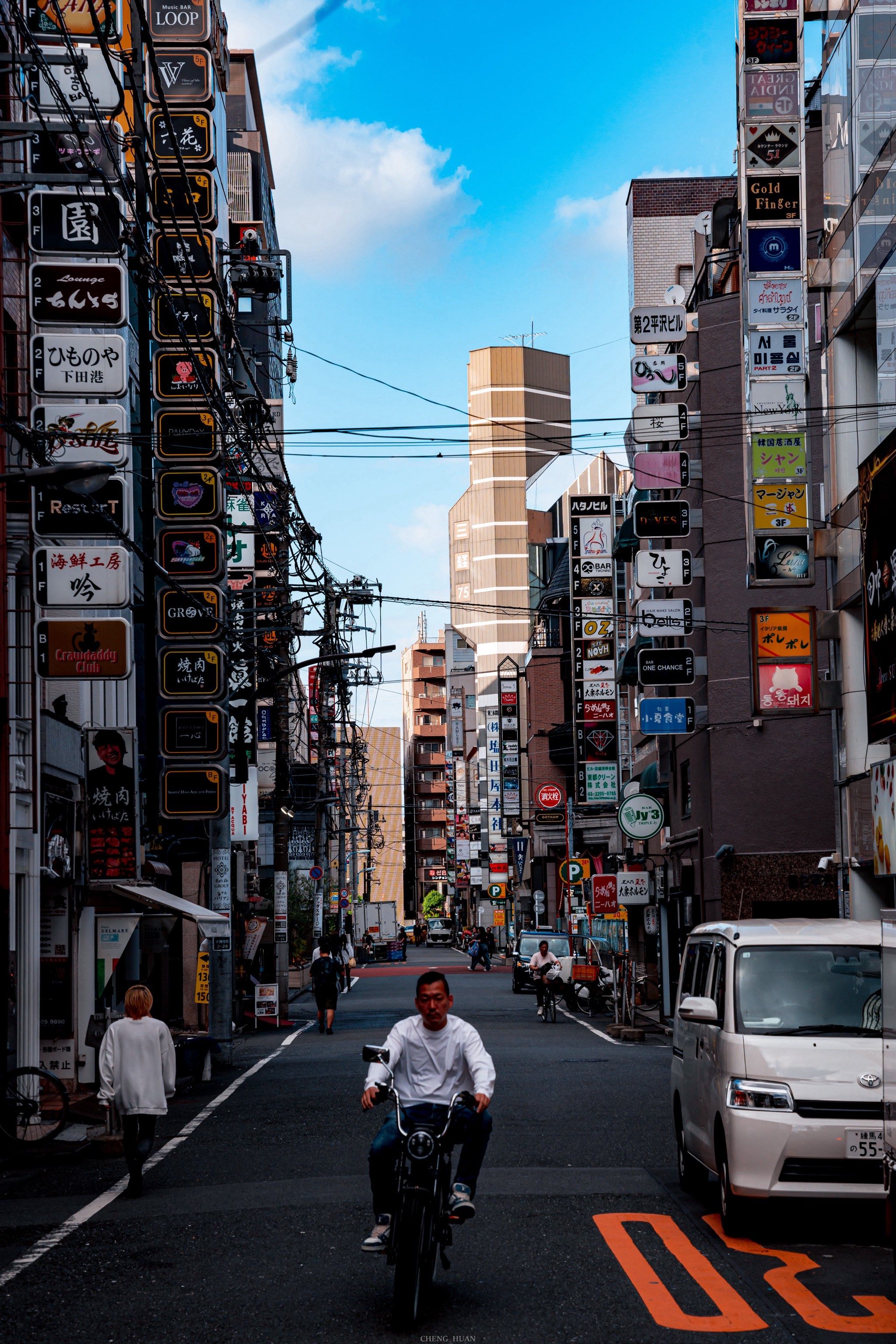 东京新宿街头白天也适合citywalk