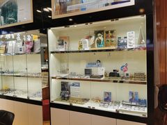 -MiRi眼镜连锁·蔡司·尼康控优点合作店(莘庄店)