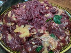 新鲜黄牛肉-黄利砖万峰林布依特色酸笋牛肉馆