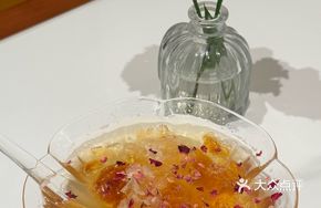 Rose Peach Gum and Snow Fungus Soup