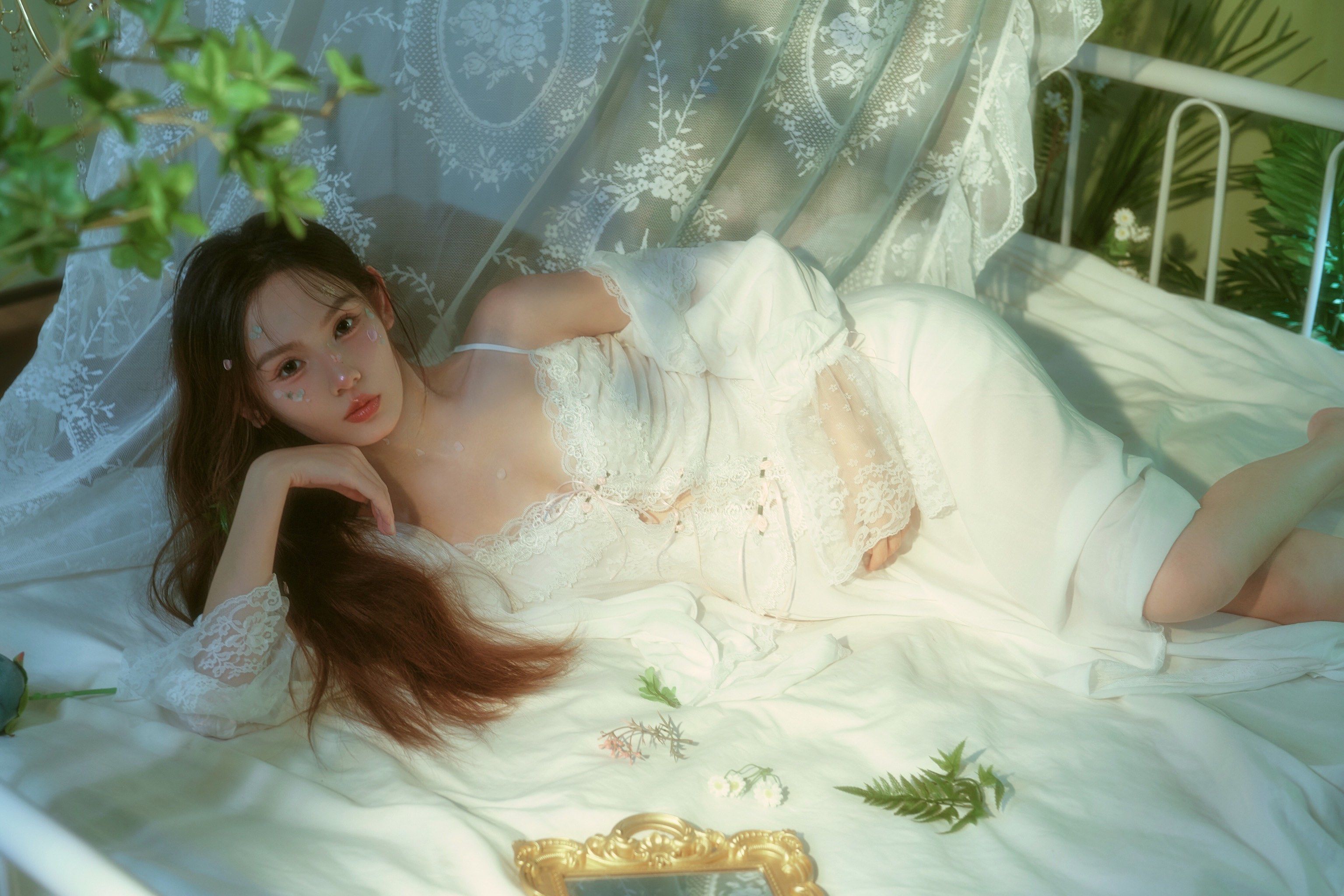 绿意浪漫 超温柔有氛围感的森系孕妇照
看着就给人眼前一亮的感觉