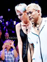 -God Hands发型设计复古会所