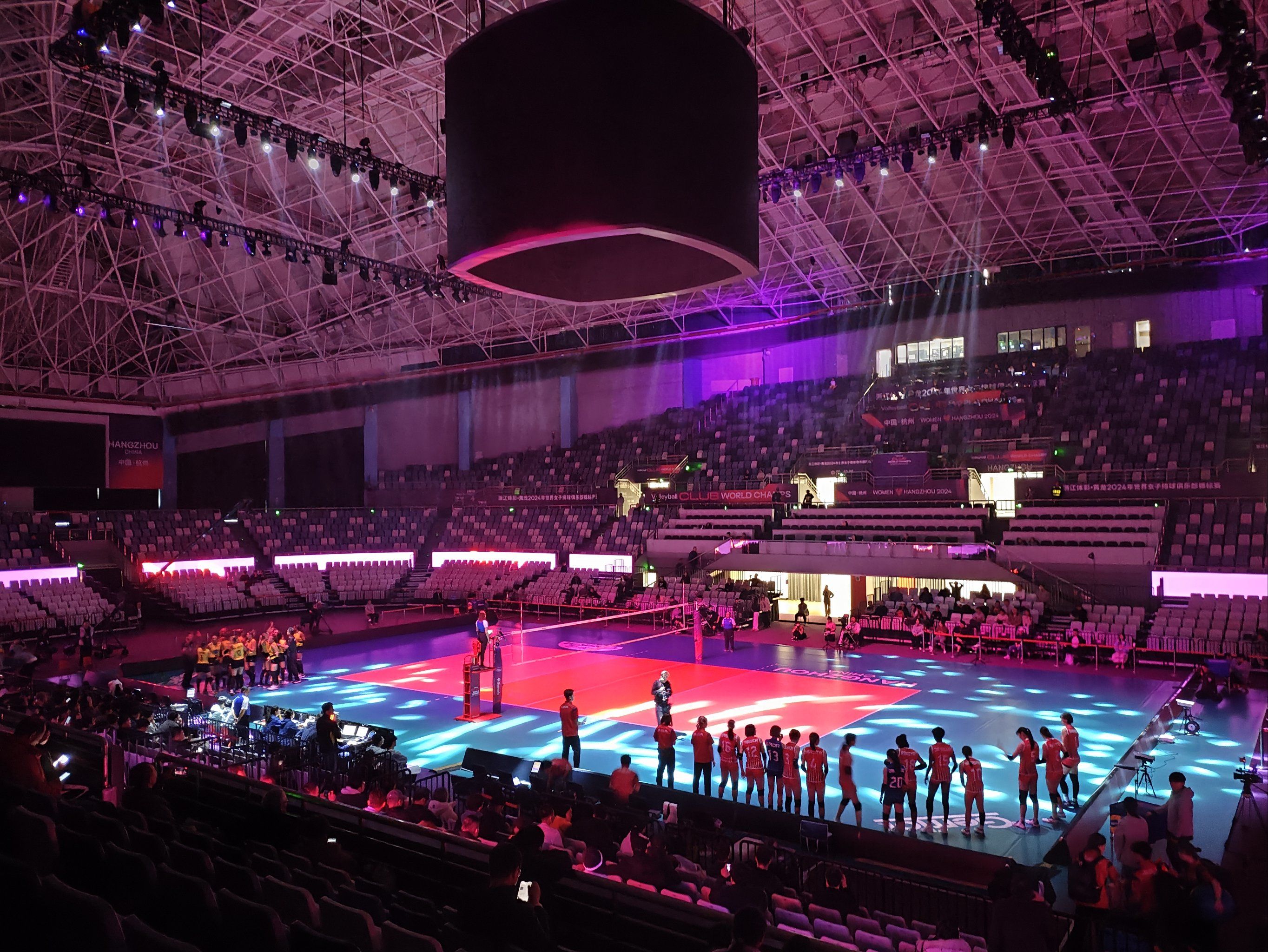 体育馆灯光新招