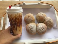 -顶东面包花园·生日蛋糕(世博店)