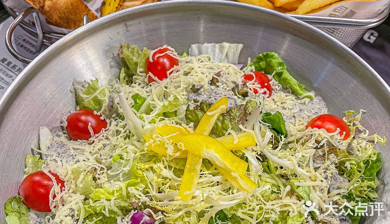 点单不用纠结口味😛一米长披萨满足4️⃣个味道