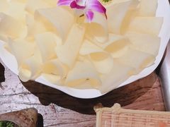 -老牌坊云南鱼豆花火锅(爱建店)