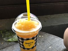 -莓园冰淇淋店