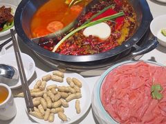 -茅草房·河畔园林火锅