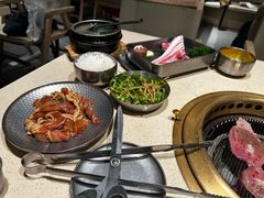-蚂蚁洞·烤肉大营地(上海静安大悦城店)