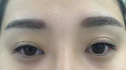 美女刚做粉黛眉和美瞳线-平萍纹绣韩式半永久定妆