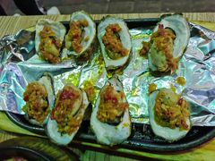 蒜茸烧生蚝-老东镇啤酒屋海鲜加工·蒸汽海鲜·海鲜烧烤(台东店)