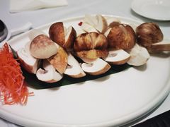 -红鼎豆捞·非遗鲍皇汤火锅(宝丰路店)