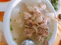 萝卜炖肘子-荣生萝卜汤饭店