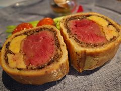 惠灵顿牛排-弦月窗LUNETTE BY AMANDA(复兴路店)