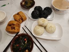 -李与白包子铺(桐梓林店)