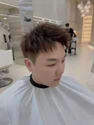 -十六番发型师事务所