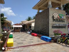 -亚龙湾亚泰商业街