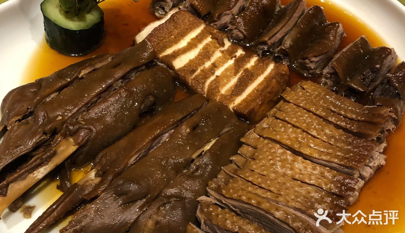 全部是虾肉，弹牙，说明虾很新鲜，配上甜辣酱